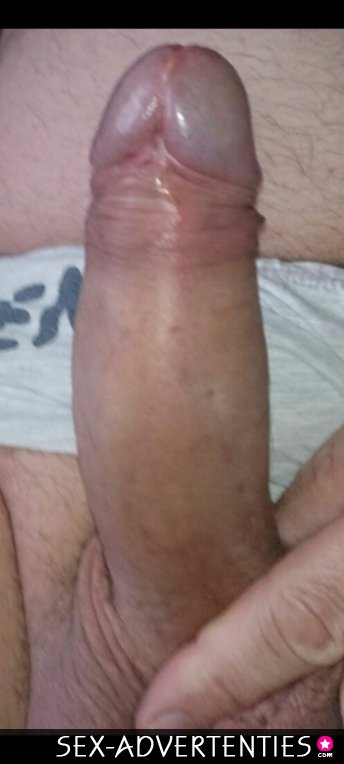 Jongere vrouw die gaat voor een oudere man.