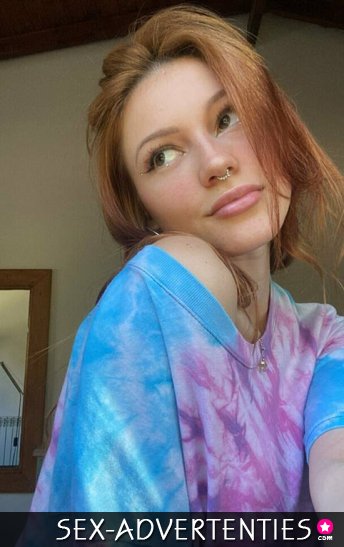 Miniature Caramel is op zoek naar haar meester