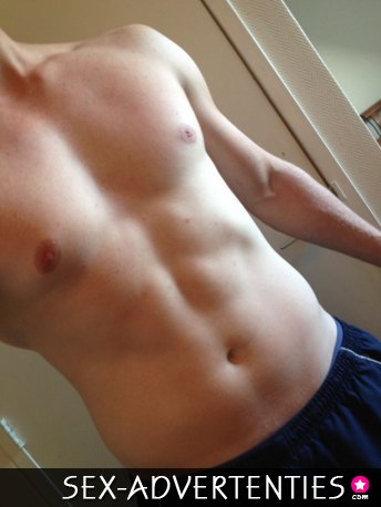 25 Jaar oude sportieve man doet veel voor geld!!