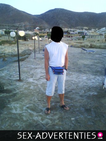 man zoekt jonge meid die wat bij wil verdienen