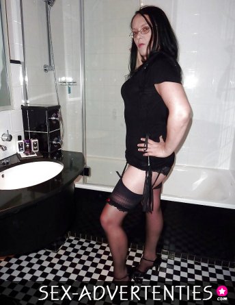 Russische dominant zoekt gehoorzame sub