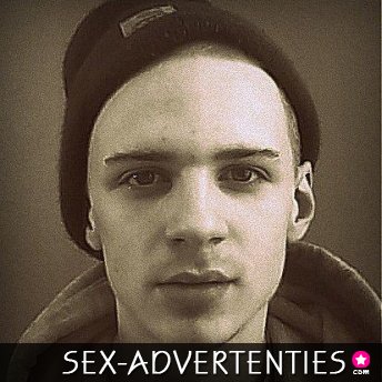 Stijlvolle Jonge man biedt zichzelf aan