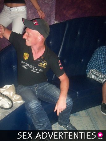 ik ben een goed verzorgde jongen 26 heeft zin in avontuur ik woon in eindhoven ben gespierd en bijna overal voor in mail me xx