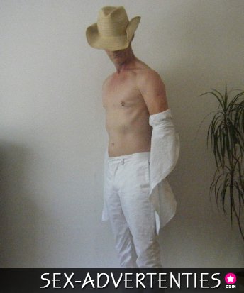 Hallo, Mijn naam is Alex.