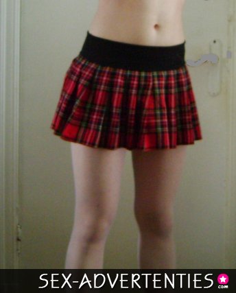 Jonge slanke travo schoolgirl verwent jou!