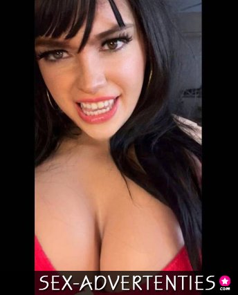 Ronde parmantige kont is op zoek naar haar prins!