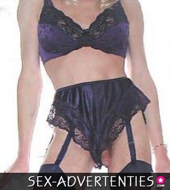 Travestiet is op zoek naar geil kontje