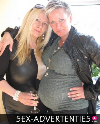 Man die geil wordt van een trio en een zwangere vrouw!