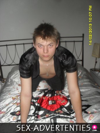 jonge vrouw gezocht voor trio MVV