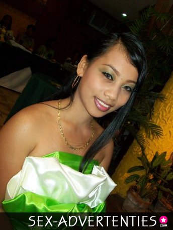 Asian Trisha een professionele en onvergetelijke striptease