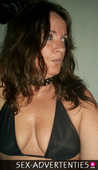 Lekkere bisexuele milf is op zoek naar jou!