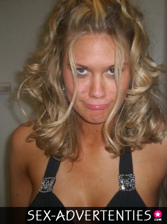 Blanke meid zoekt lekkere zwarte lul