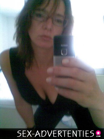 Debbey (42) zoekt man voor spannend contact.