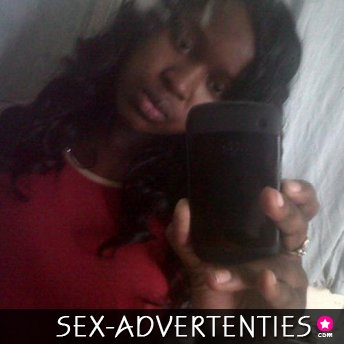 ik ben een heel leuk donker meisje die graag weet wat ze wilt en die altijd wel een beetje geil is..