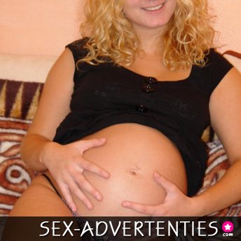 ik ben een single aanstaande mama en onwijs geil, wie wil mij een beetje aandacht geven???