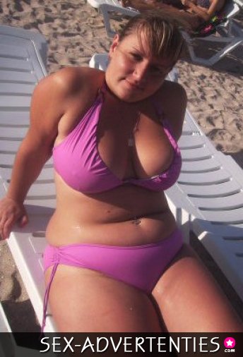 Onzeker mollig meisje zoekt leuke jongen