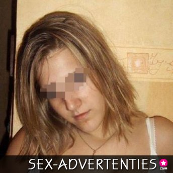 twee wildevreemde handen op mijn lichaam en aan mijn borsten