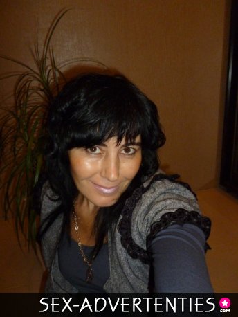 Zoekt contact met spontane man.