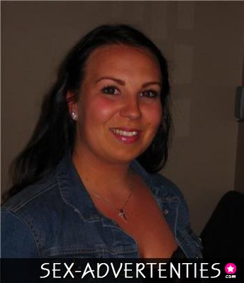 Zoekt nieuwe seks ervaringen.