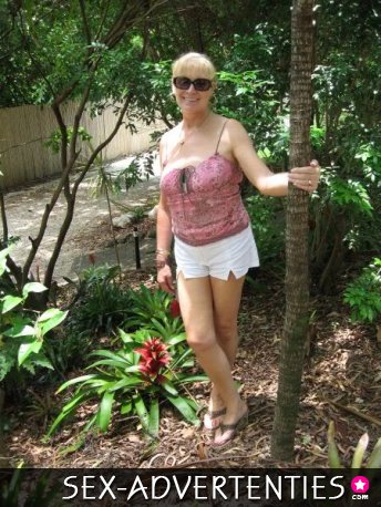 een gezellige moeder zoekt...