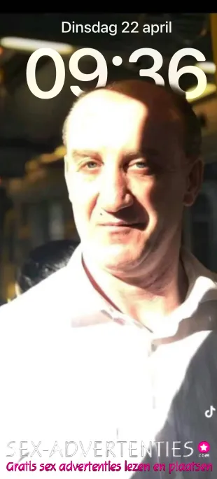 Rijpe vr oma weduwe zin in een naakte huishoudhulp 